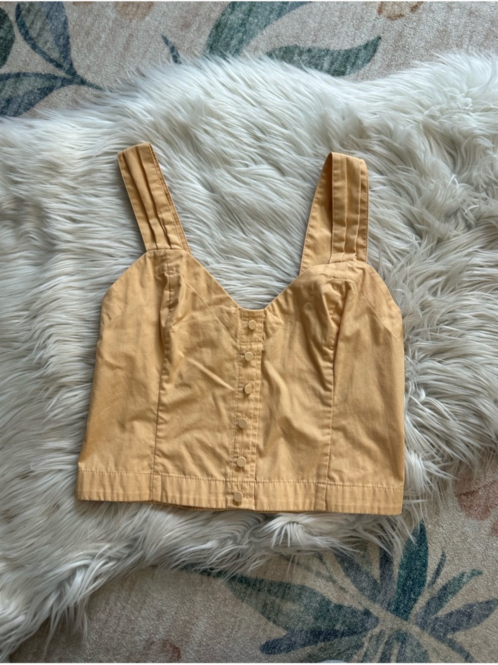 ABERCROMBIE & FITCH
Sleeveless Button Down Top
